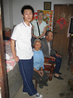 Zhang Jian mit Familie und Gisela Mahlmann